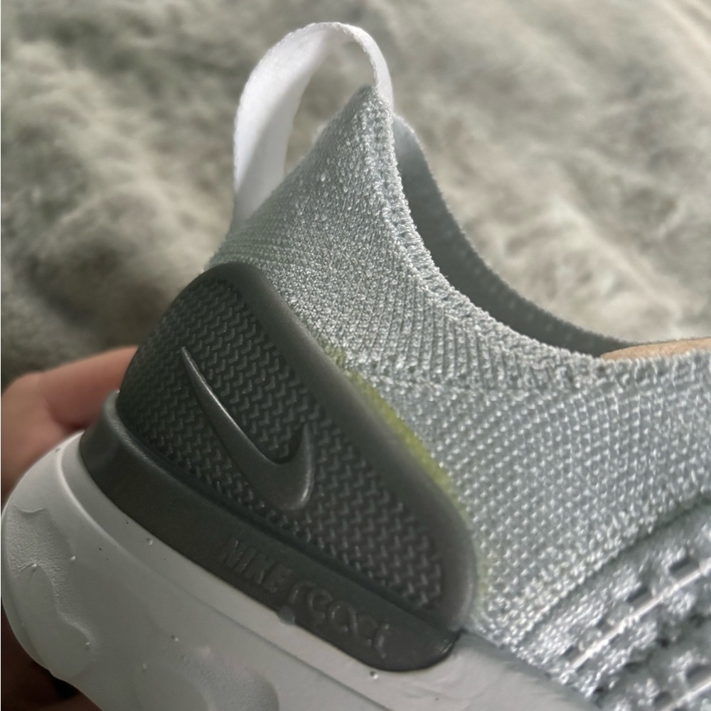 NWB Nike React Phantom Run Flyknit 2 (Wmns) - Picture 9 of 9